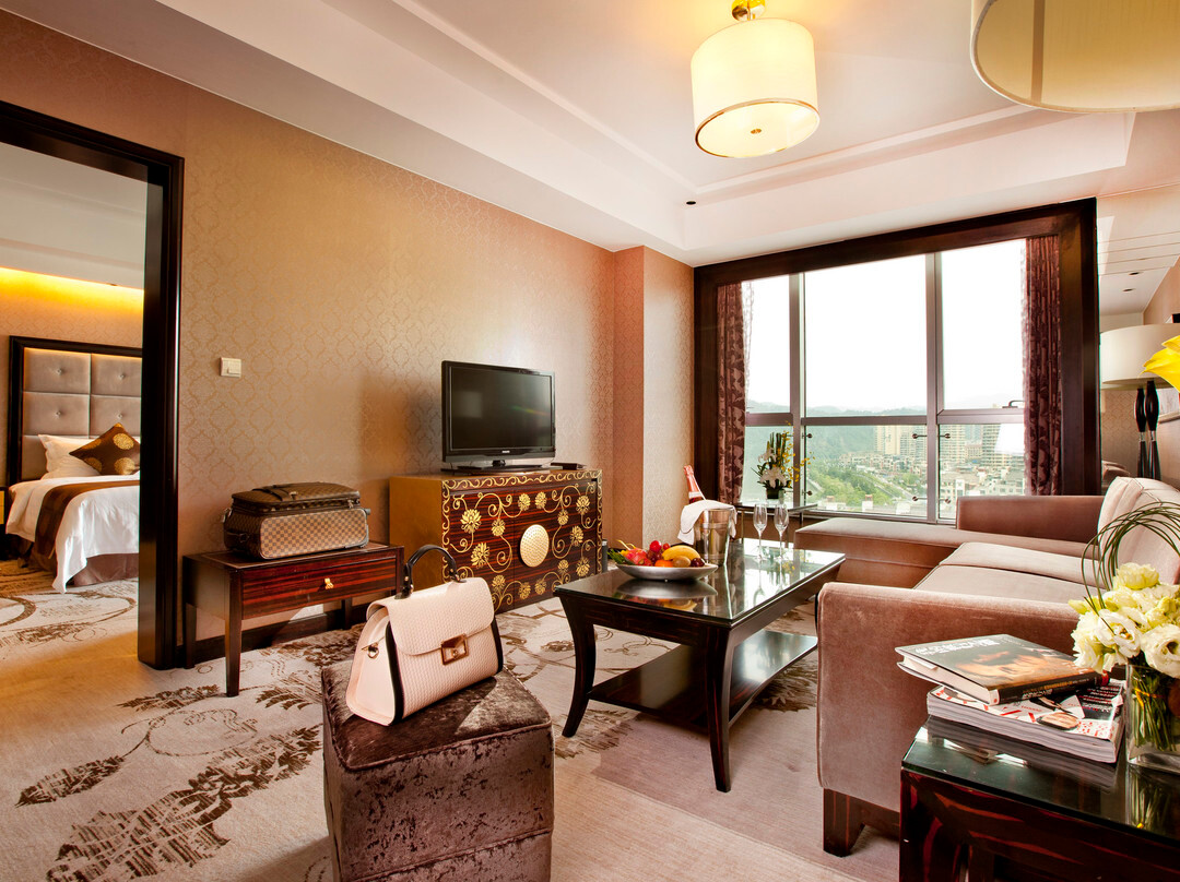 半岛凯豪大酒店主图