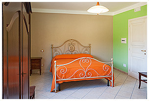 The Farmhouses主图