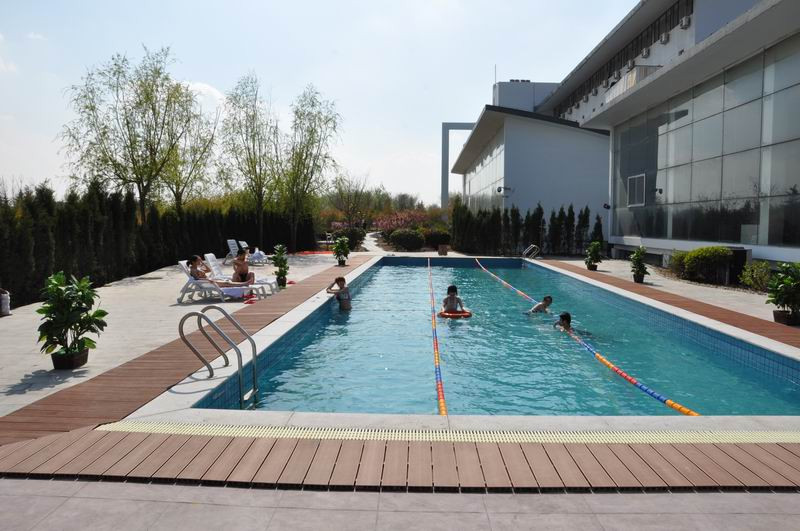 金麒玉麟温泉山庄主图