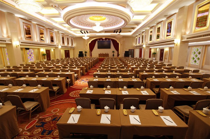 白金汉爵大酒店主图