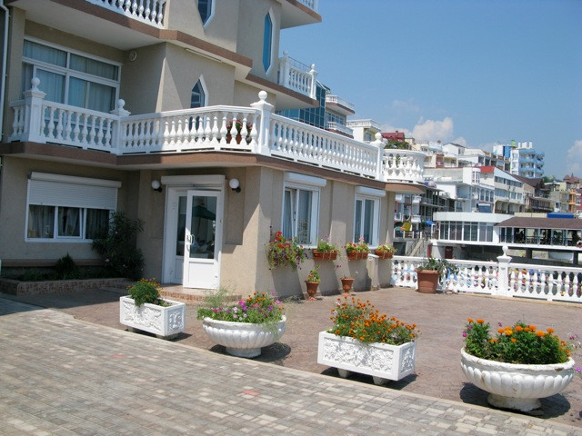 Monte Carlo Inn