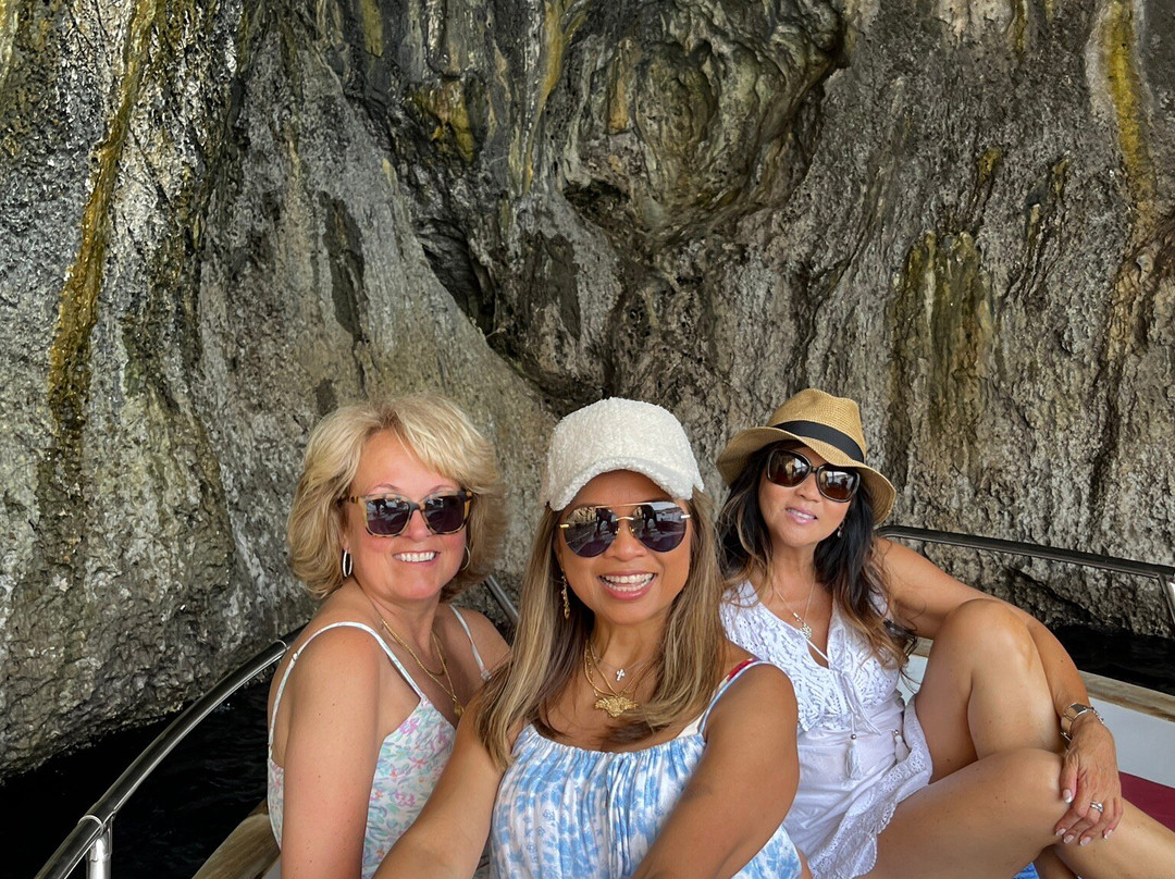 Waves of Capri   Private Boat Tour in Capri-卡碧岛必去景点