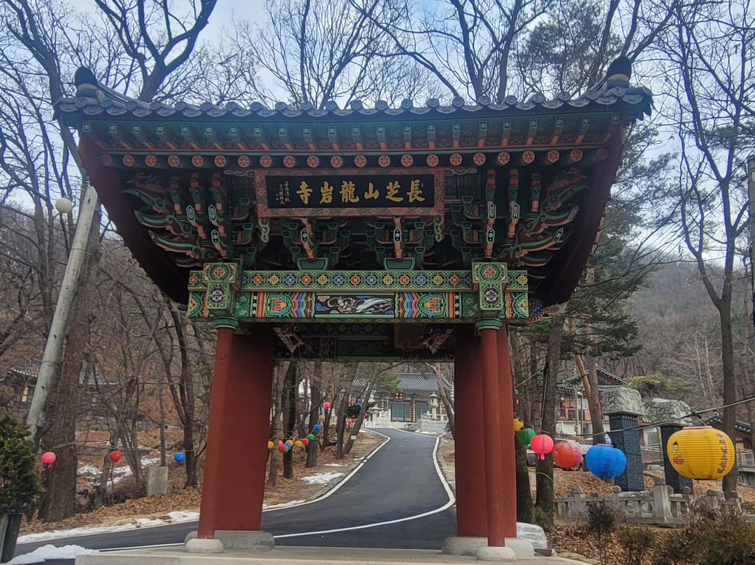 Yongamsa Temple景点图片