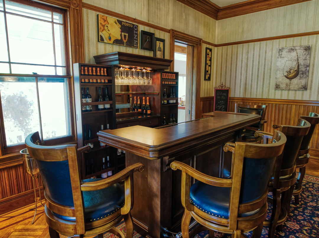 Rockwell Falls Inn And Wine Bar主图