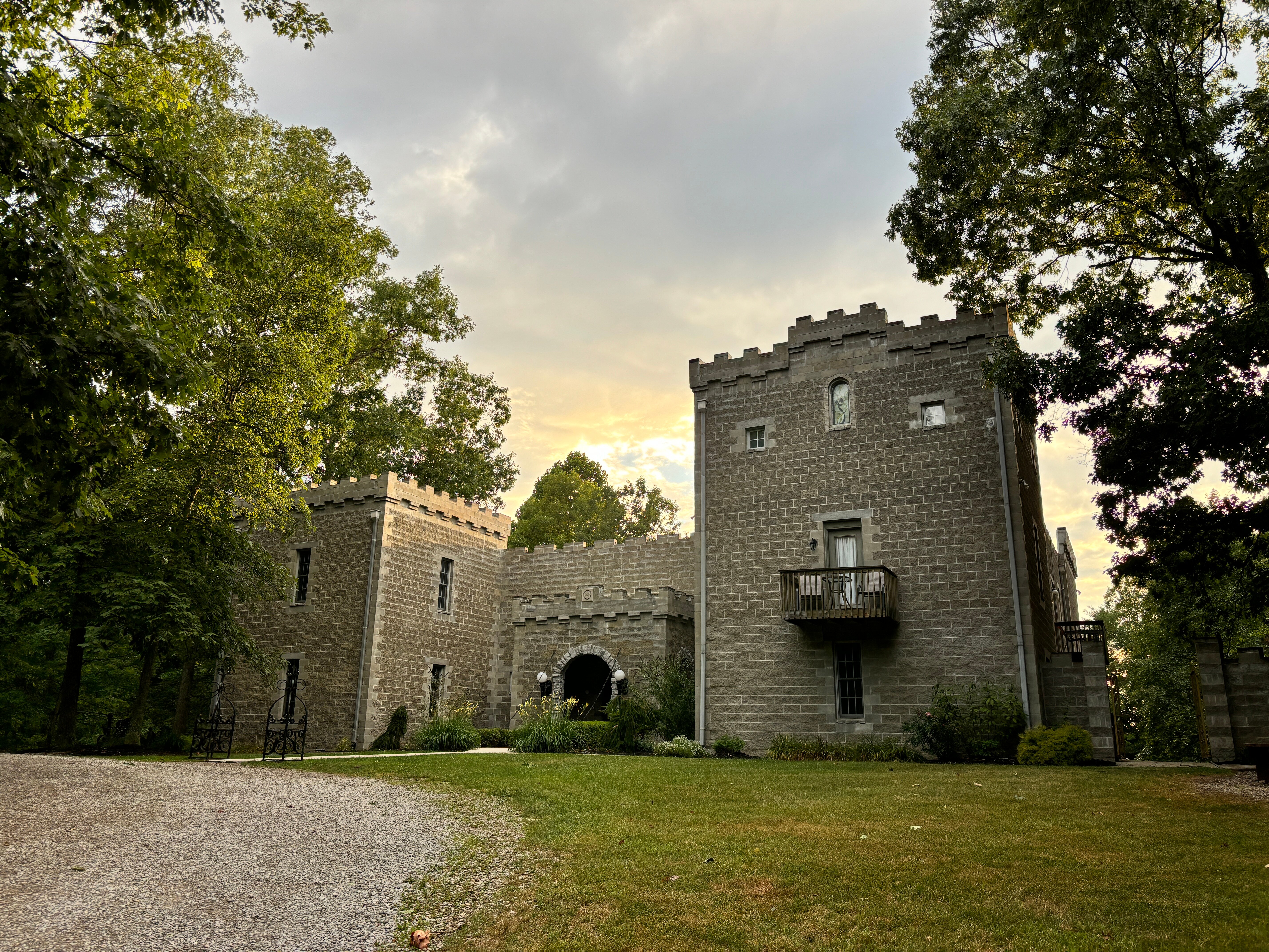 Ravenwood Castle-官方