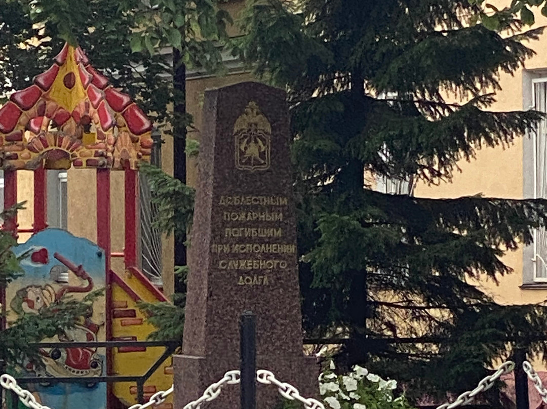Monument to Valiant Firefighters Who Died in the Line of Duty-Lomonosov必去景点