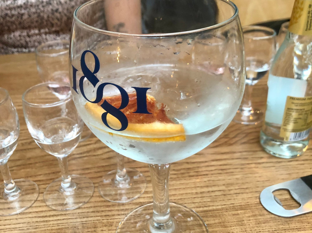 1881 Distillery & Gin School-皮布尔斯必去景点