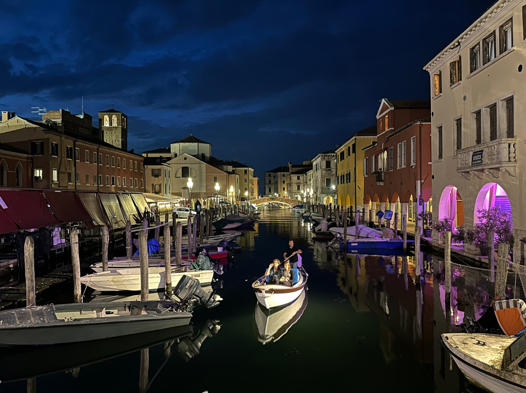 Moonlit Rowboat Romance