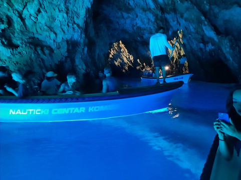 Blue Cave-比舍沃必去景点