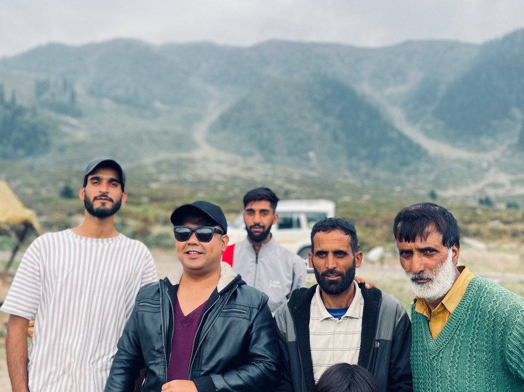 Kashmir Downtown Travels-斯利那加必去景点