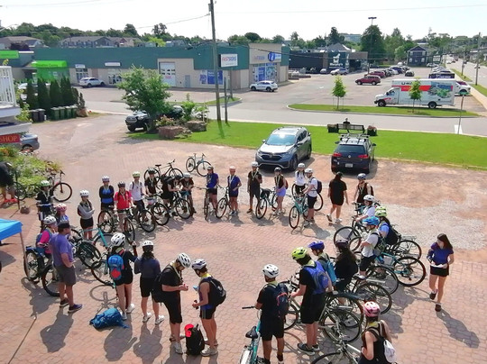 Macqueen's Bike Shop & Island Tours-夏洛特镇必去景点