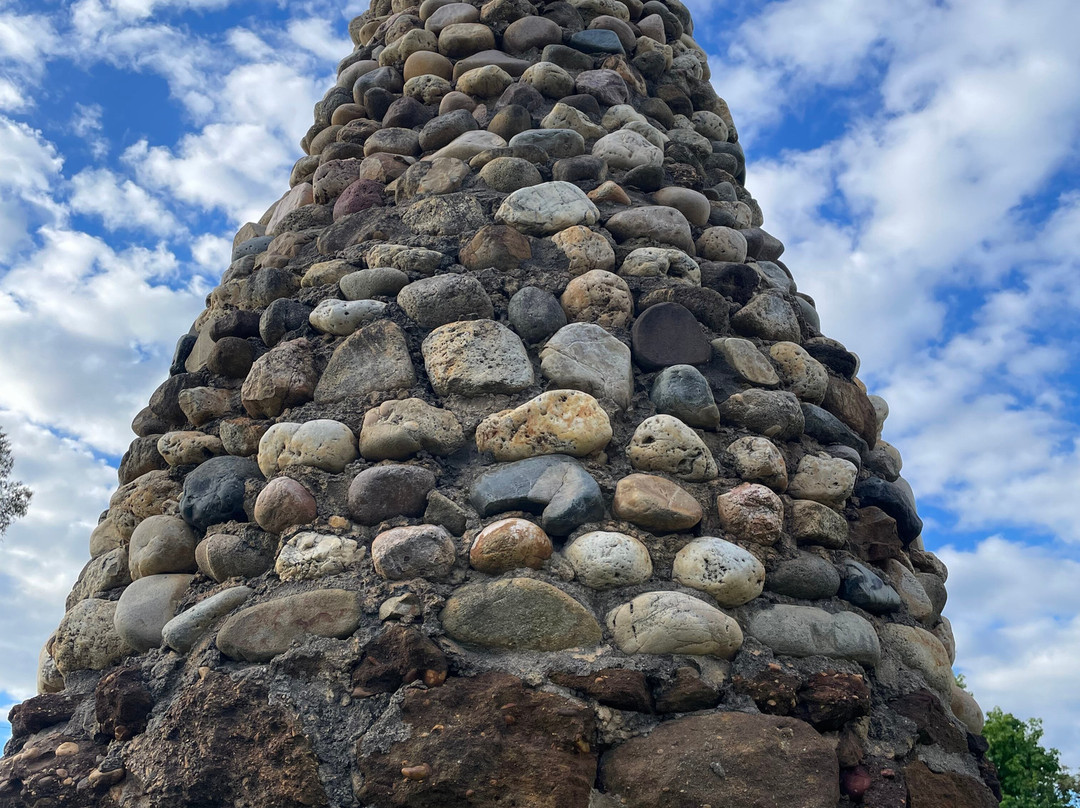 Angus Mc Millan Cairn-Stratford必去景点