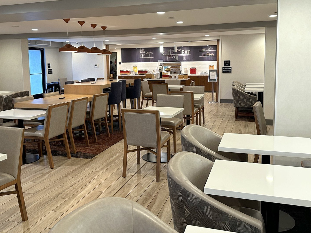 探索王国贝斯特韦斯特旅馆&套房酒店主图