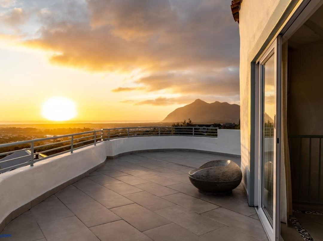 Capri Sands Luxury Guest House主图