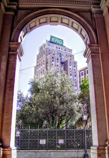 Piazza Dante-热那亚必去景点