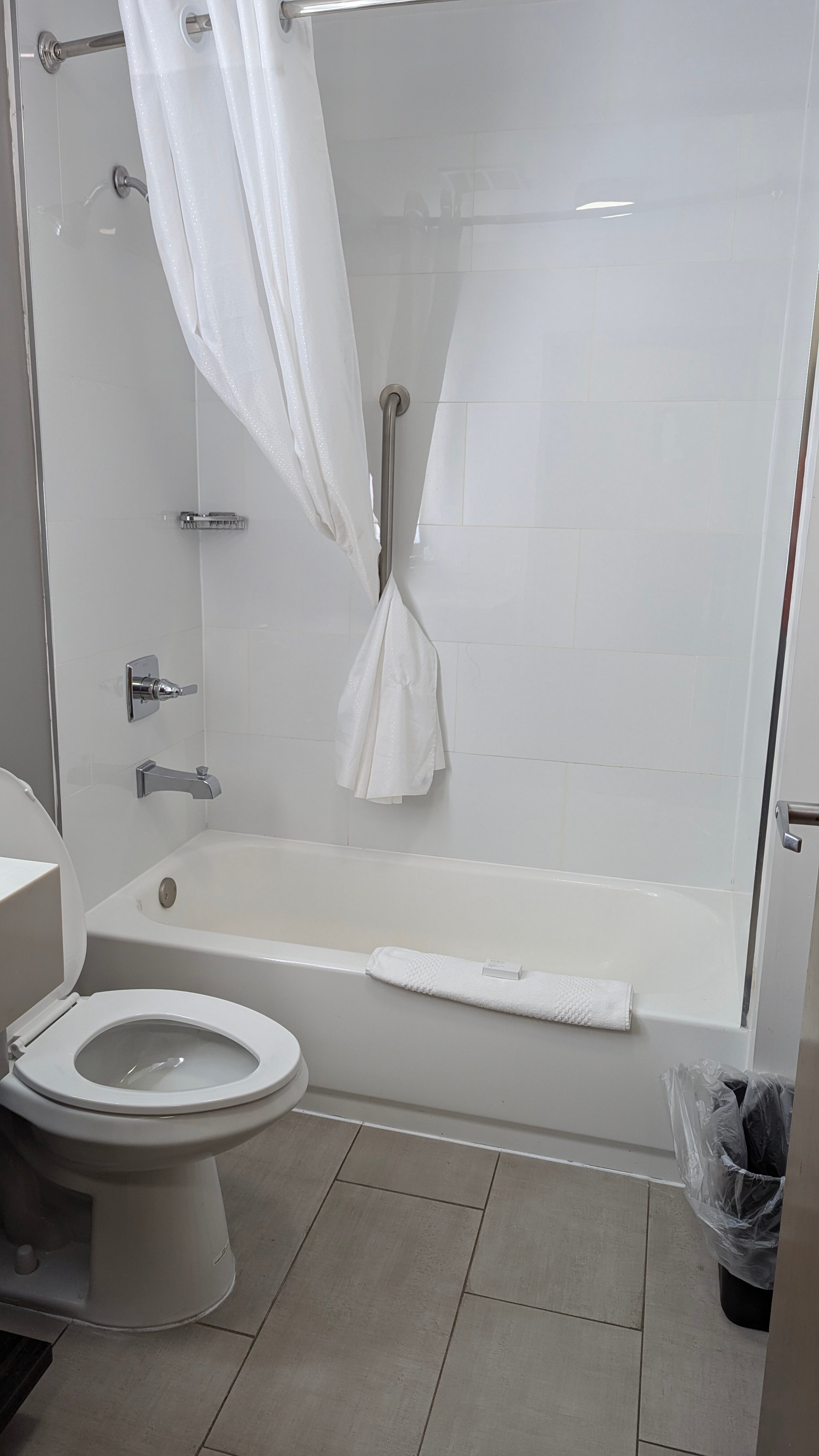 Sleep Inn & Suites Clarion, PA Near I-80-浴室