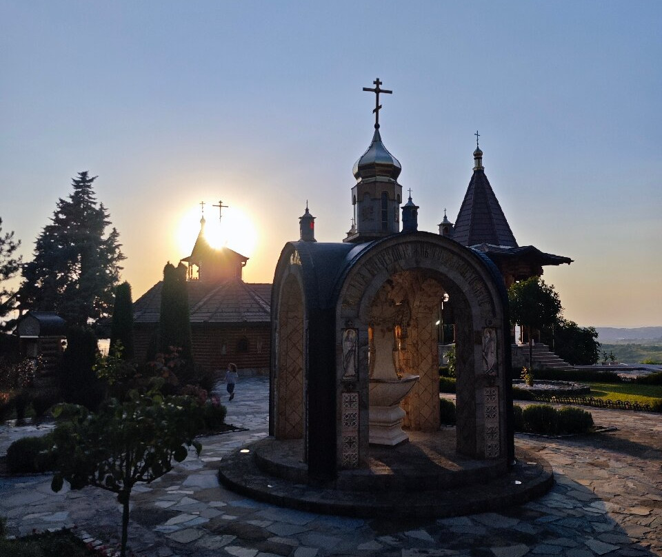 Monestry Lesje-Paracin必去景点