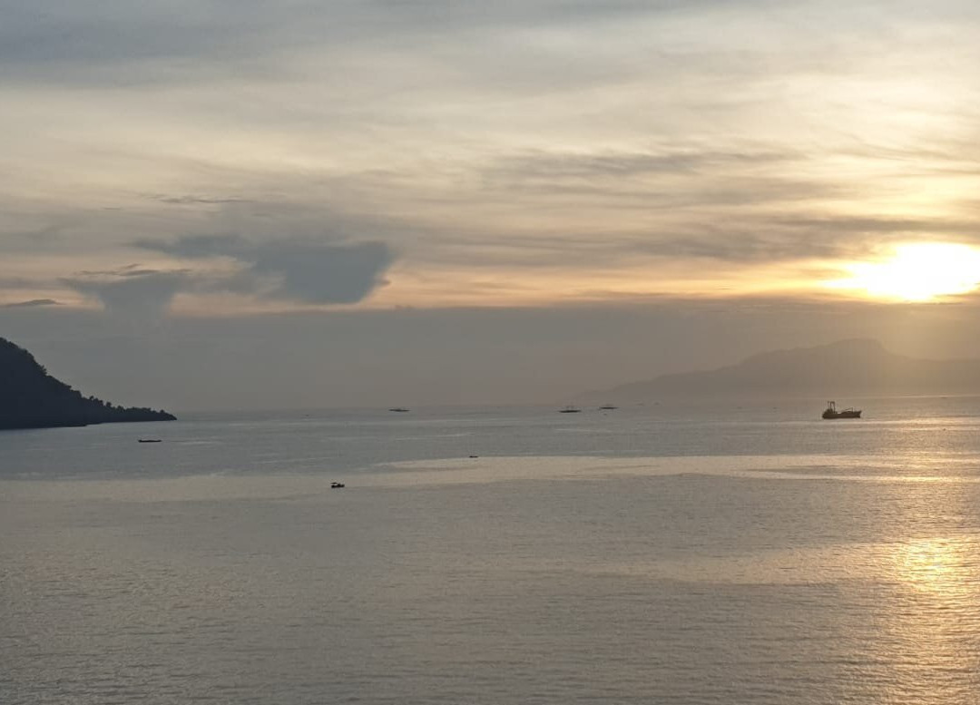 瑞雅巴布亚酒店主图