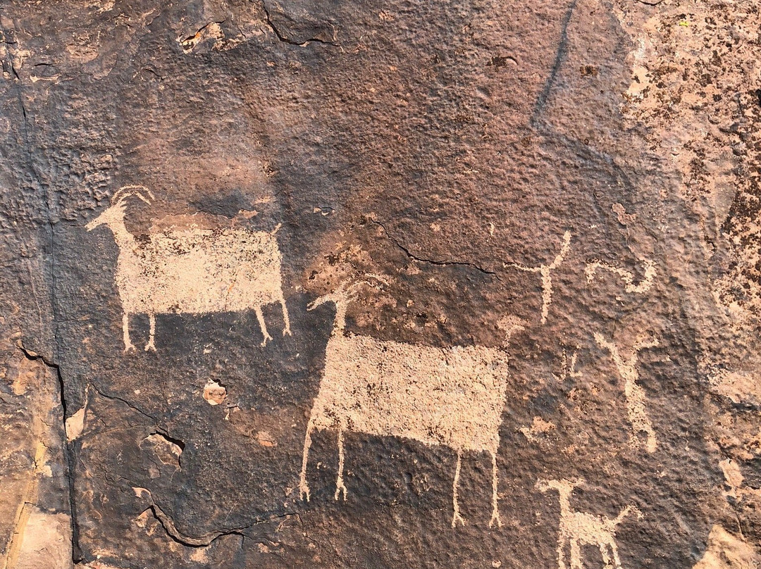 Anasazi Ridge Petroglyphs-Ivins必去景点