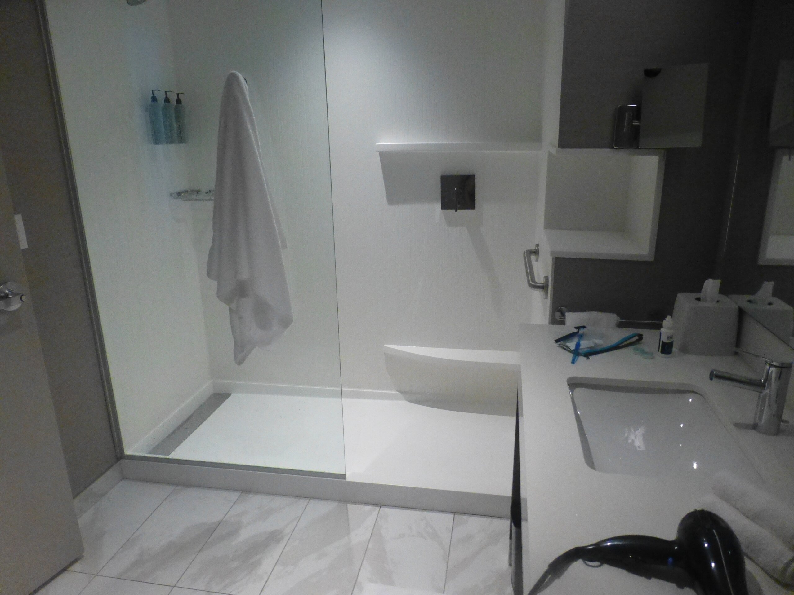 Courtyard Montreal Brossard-浴室