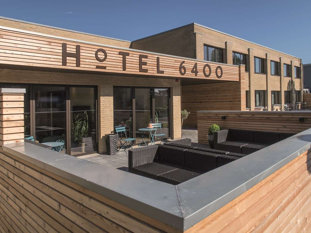 Hotel 6400