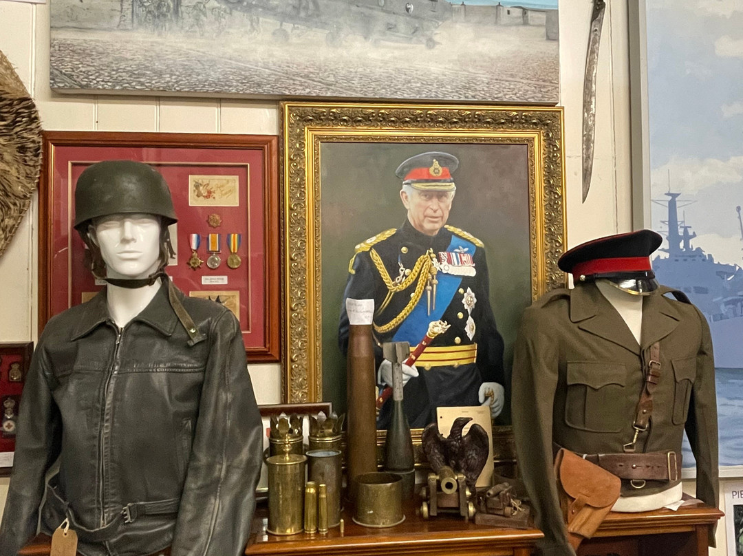 Antiques and Militaria景点图片
