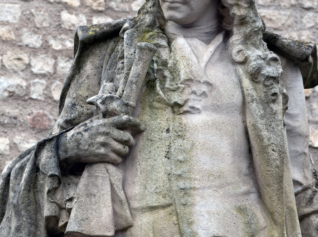 Statue Jean Racine-博韦必去景点