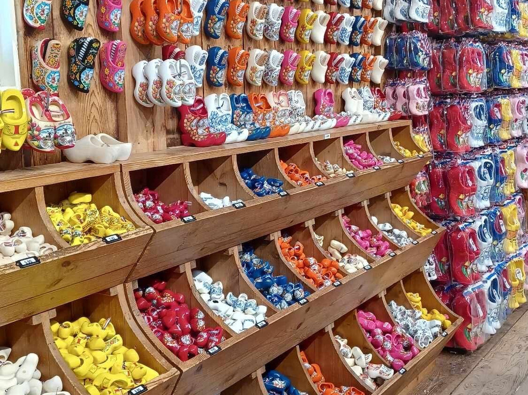 Kooijman Souvenirs & Clogs Wooden Shoe Workshop-赞丹必去景点