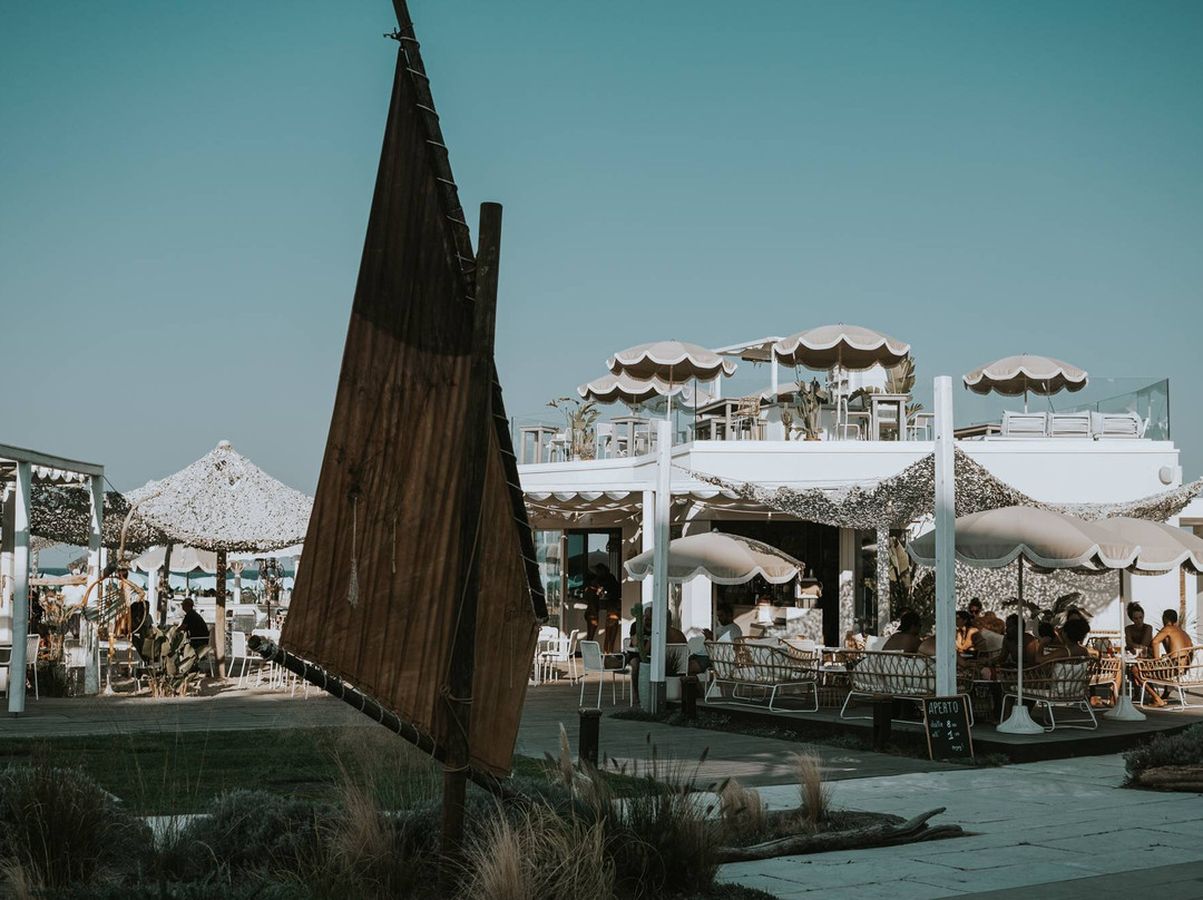 Torre Pedrera餐馆和美食-Bélaburdéla - Beach Life Healthy Food Sea Cafe