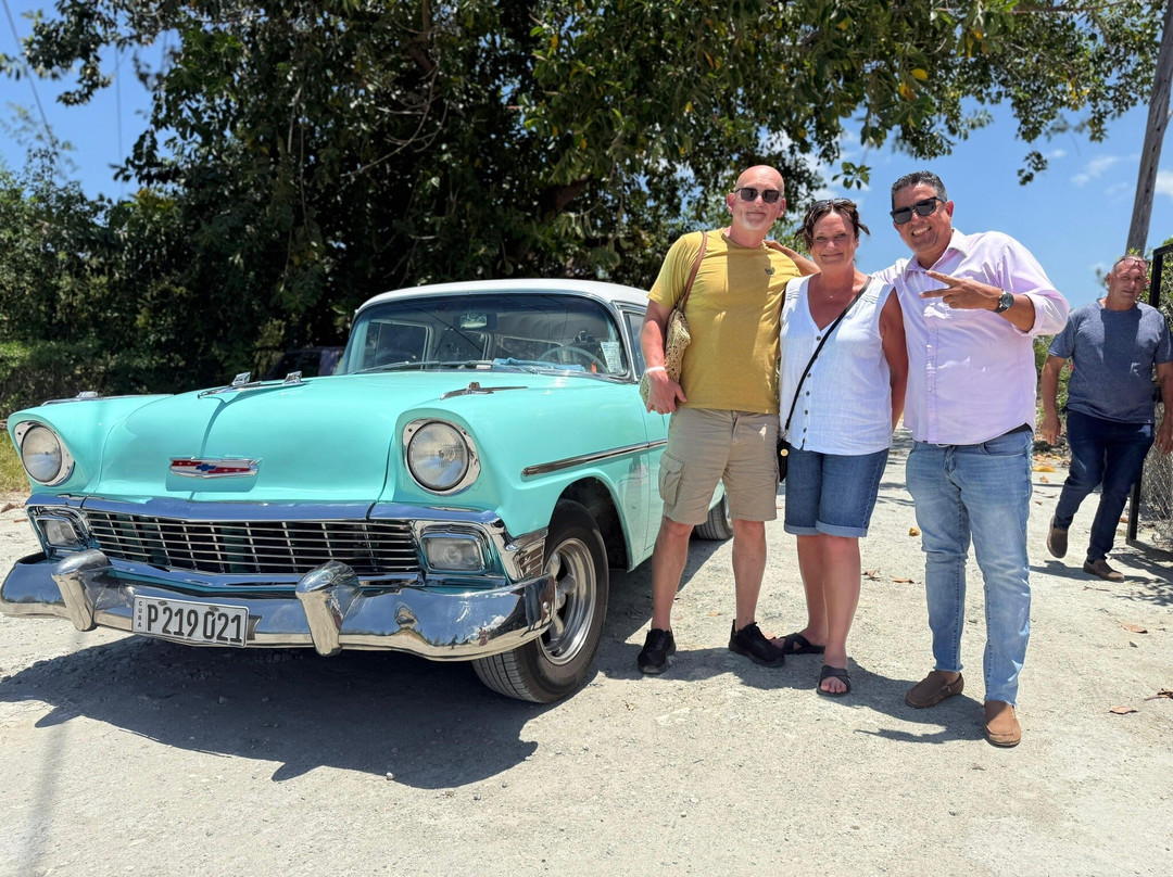 Cuban Classic Car Tours by Eddy景点图片