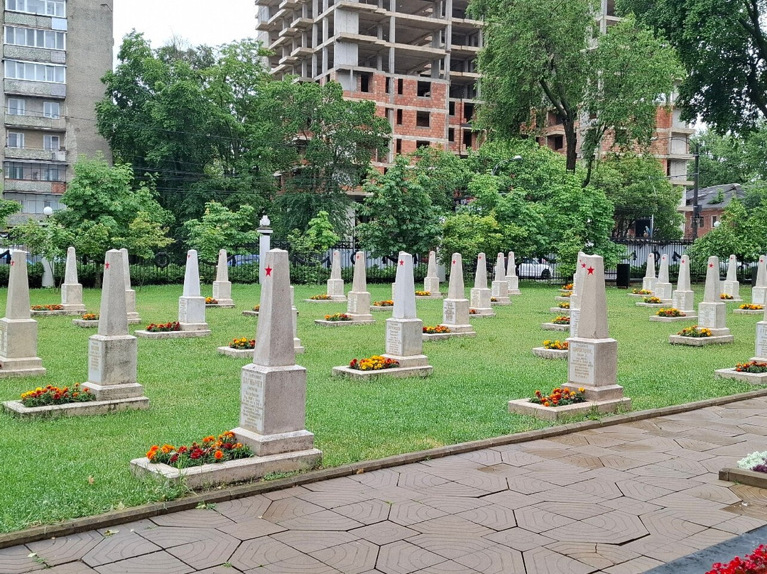 Victory Memorial and Eternal Flame-基希讷乌必去景点