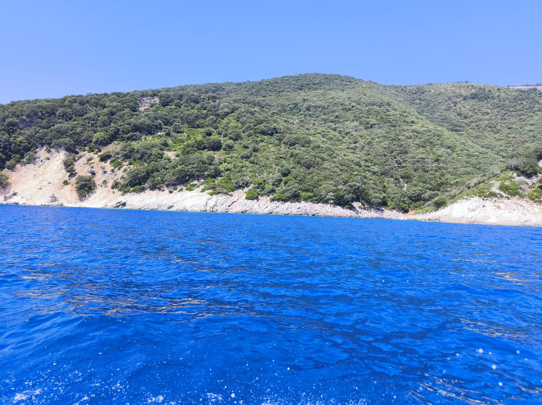 Yellow Boats Company-阿吉亚埃菲米亚必去景点