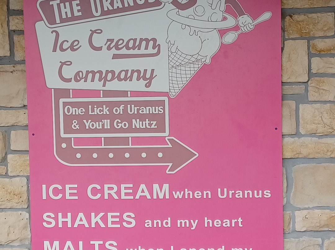 Uranus Sideshow Museum-Saint Robert必去景点