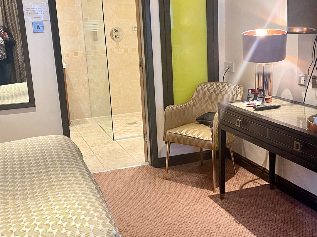 Guy's Thatched Hamlet主图