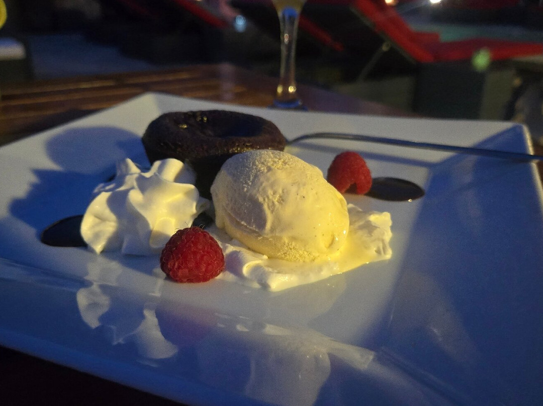 Dolphin Suites Restaurant, Wine And Cocktail Bar