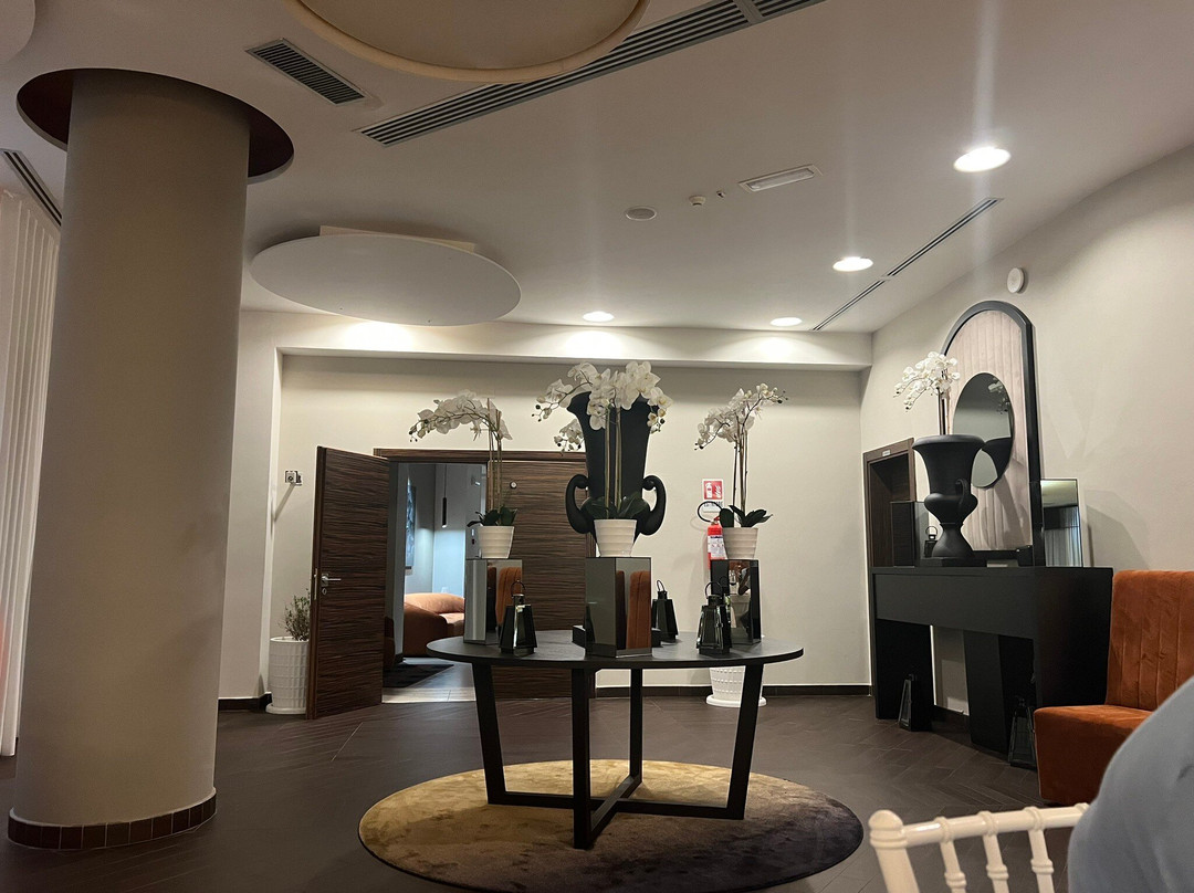 卢切拉皇宫酒店主图