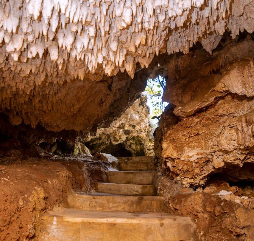 Paje Cave-帕杰必去景点