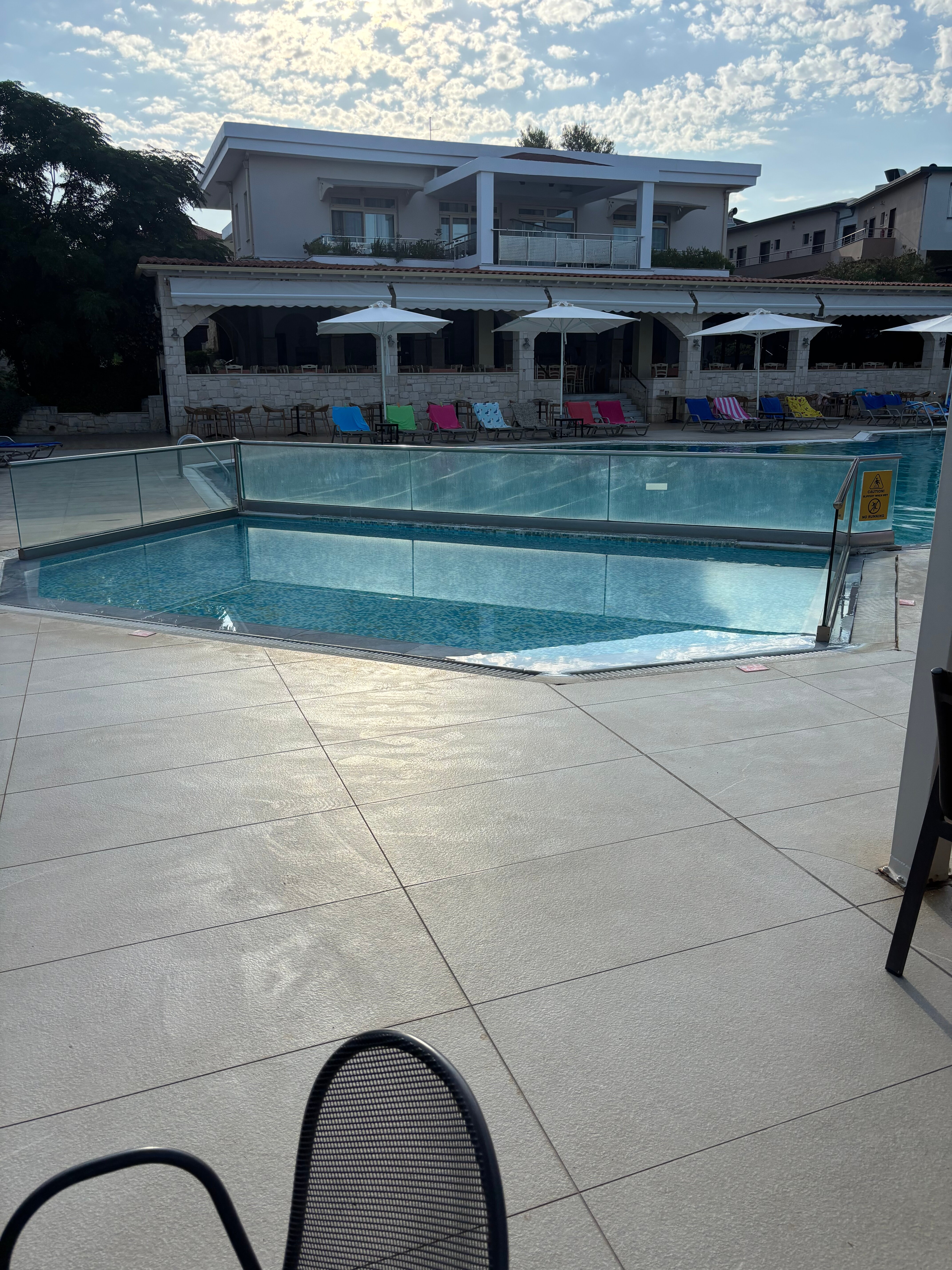 Portes Beach Hotel-泳池