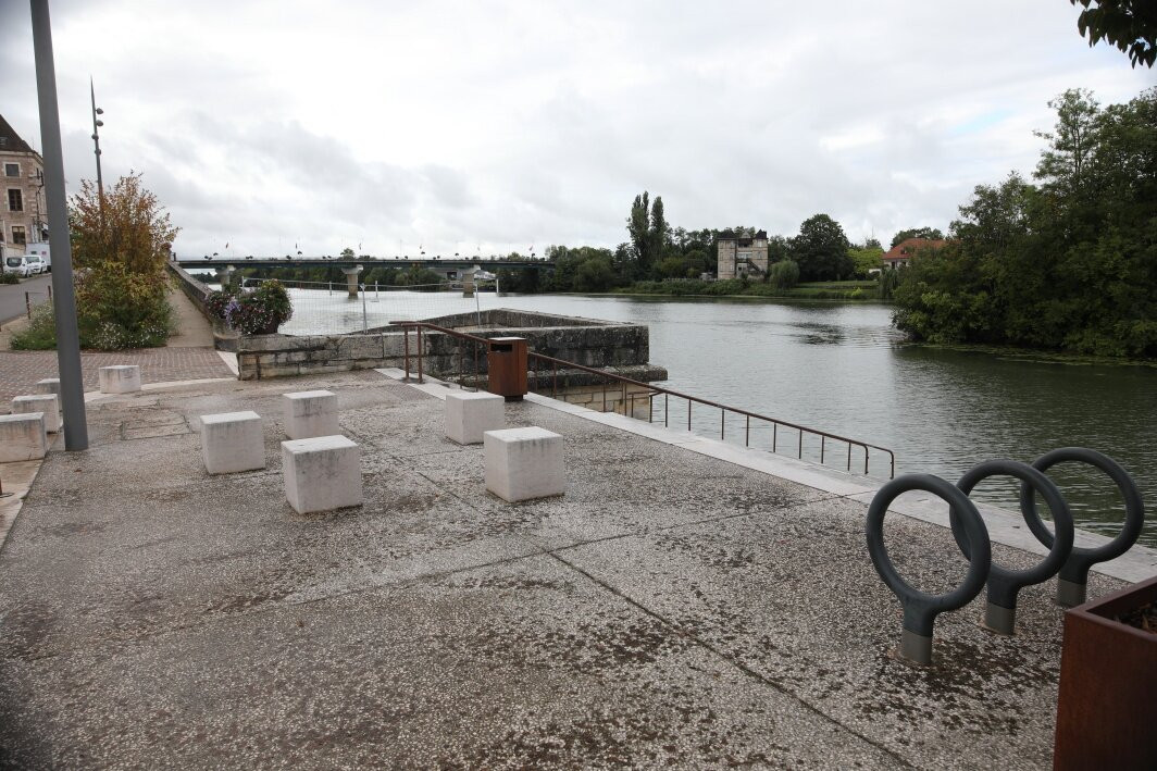 Quai À Gradins De Seurre-Seurre必去景点