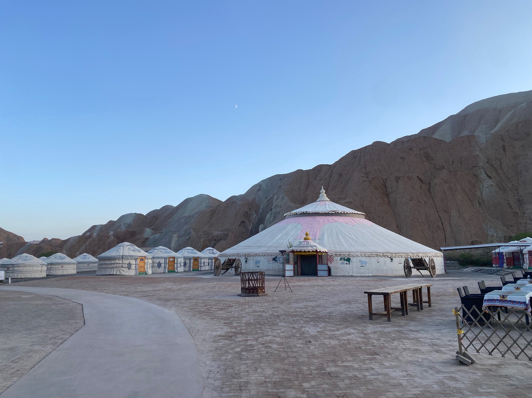 靠山大营休闲山庄主图