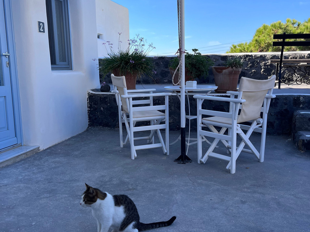 Finikia Oia Suites