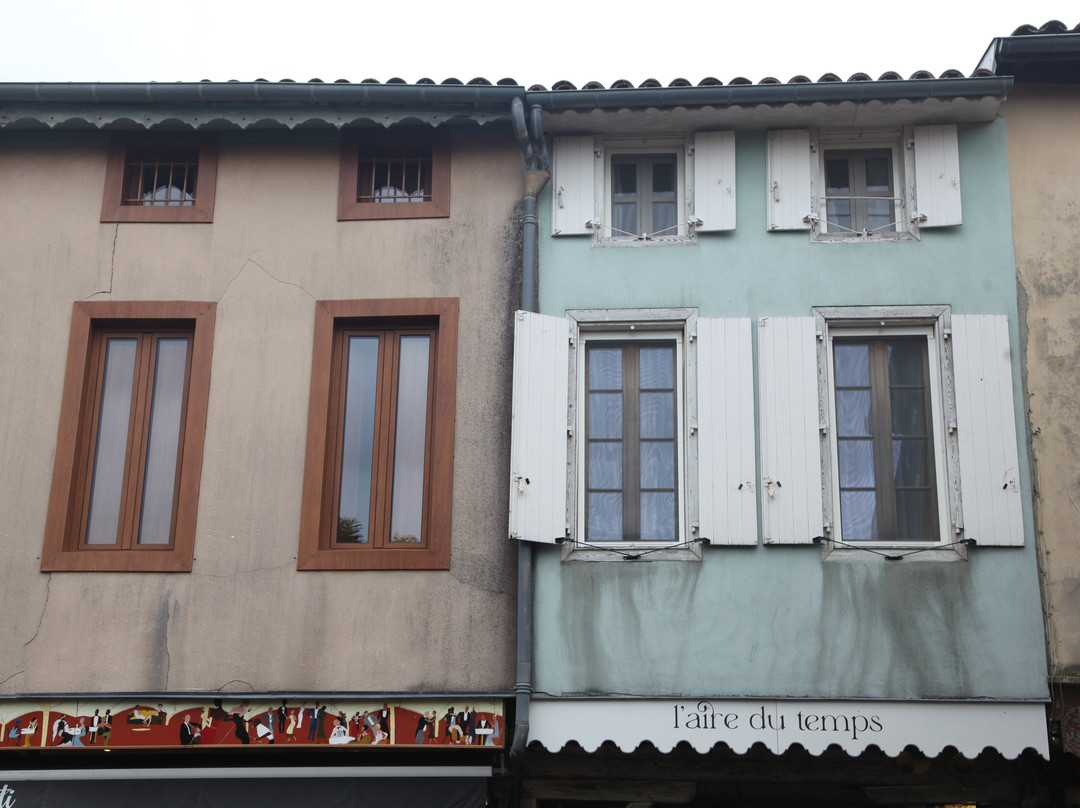 Place Marechal Leclerc-Mirepoix必去景点