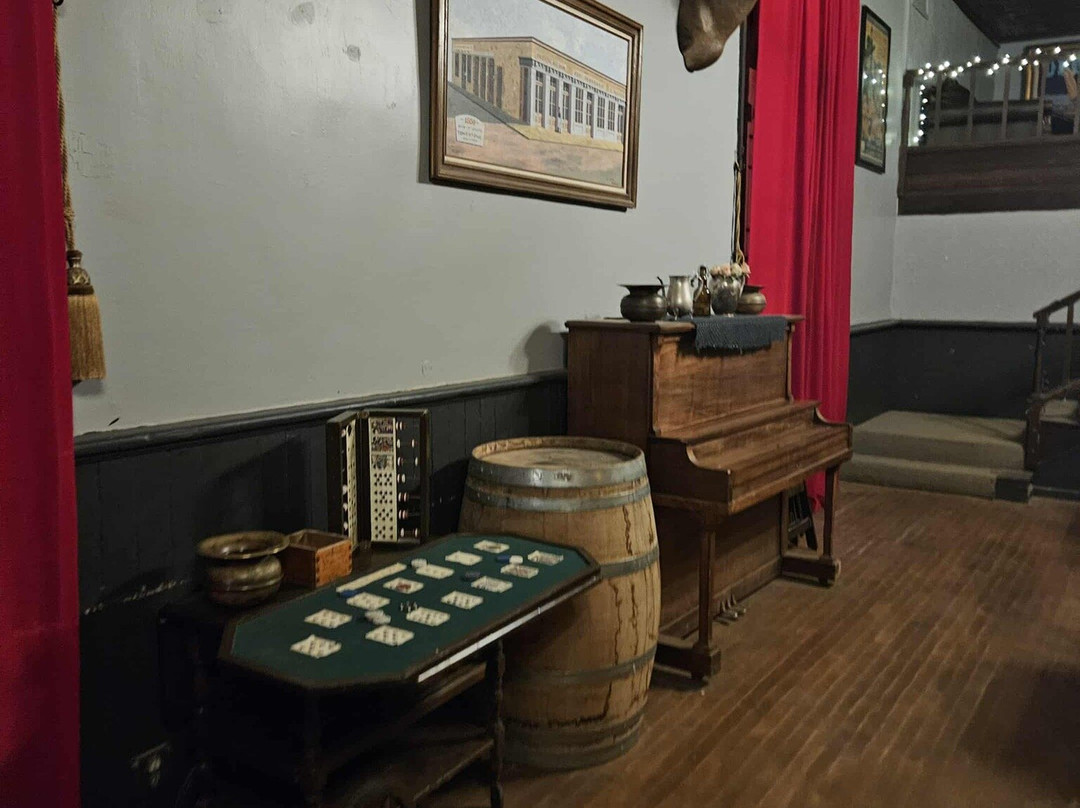Wyatt Earp's Oriental Saloon & Theater-墓碑镇必去景点