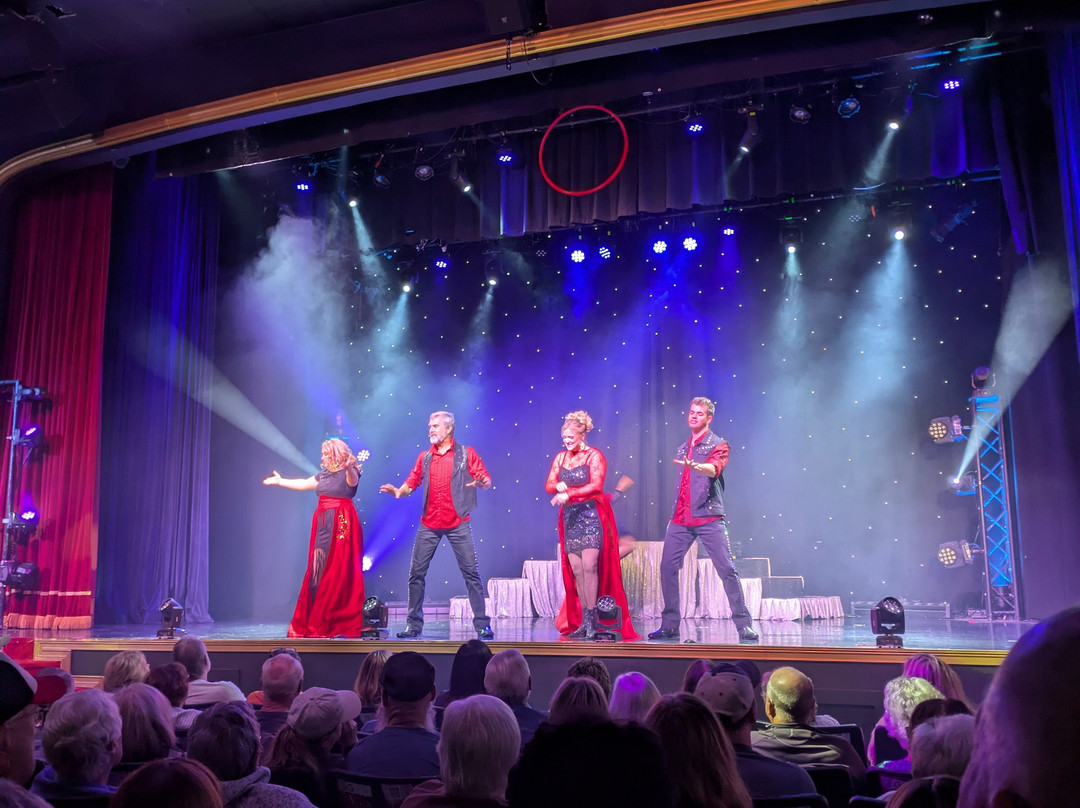 Array: Mountain of Entertainment Theater-皮金福奇必去景点