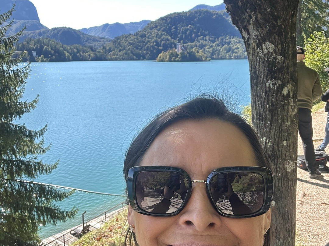 Sprehajalna Pot Okoli Blejskega Jezera-布莱德必去景点