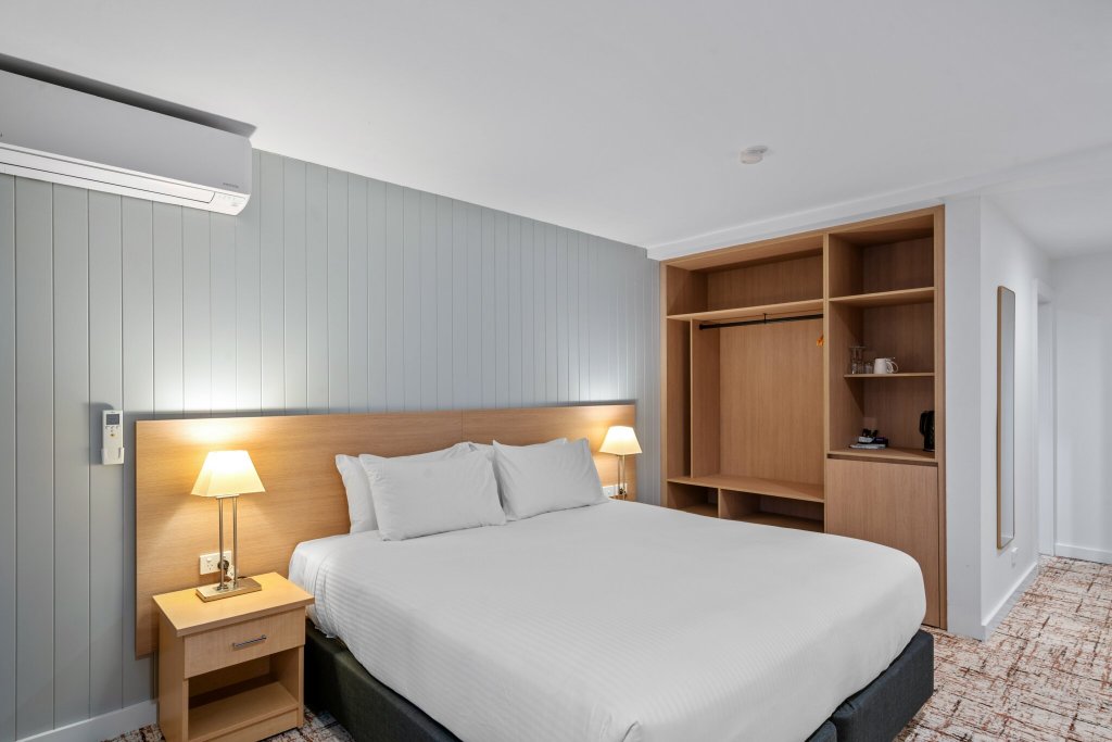 纽波特幻影酒店-客卧