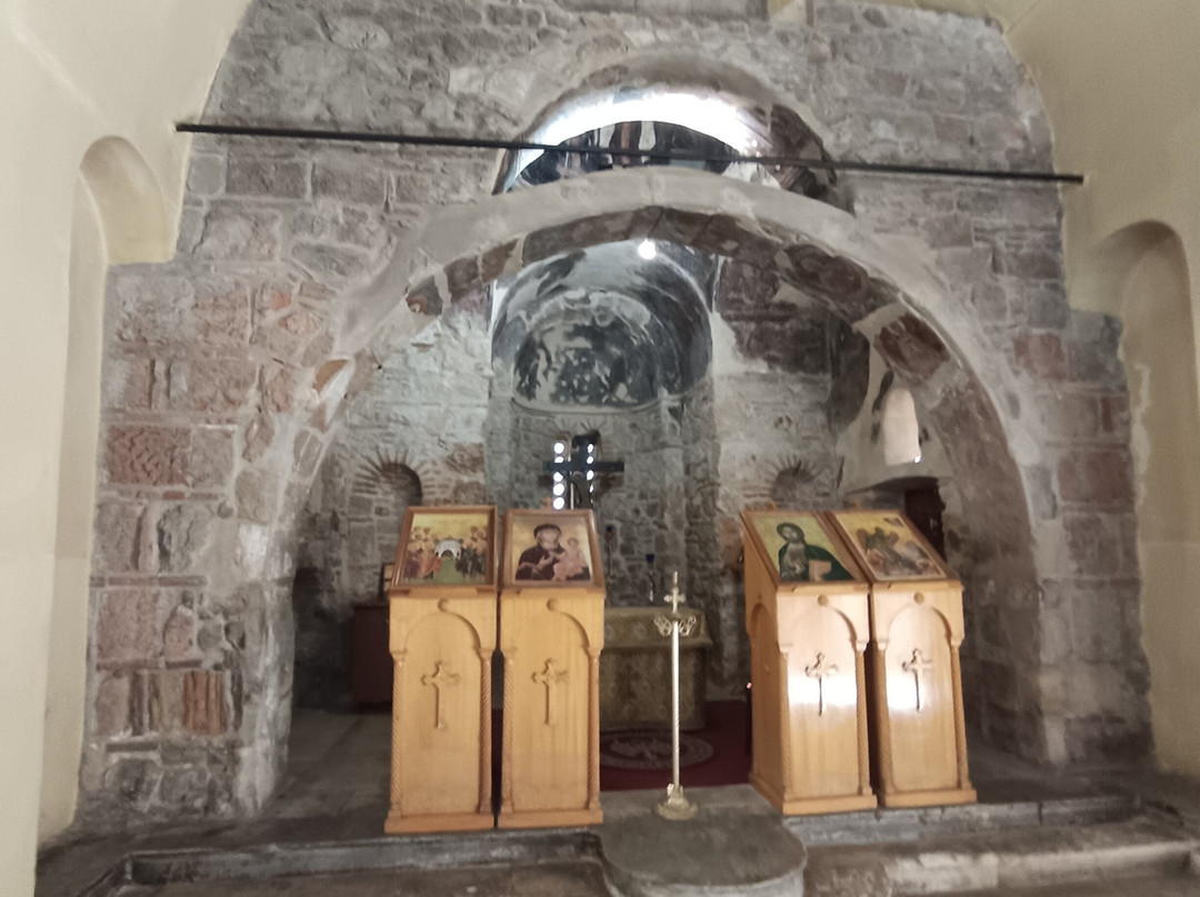 The Church of Agioi Apostoloi-卡拉马塔必去景点