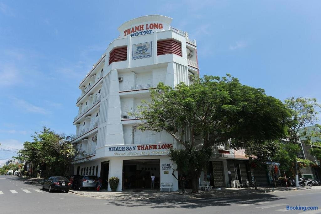 塔恩隆酒店主图