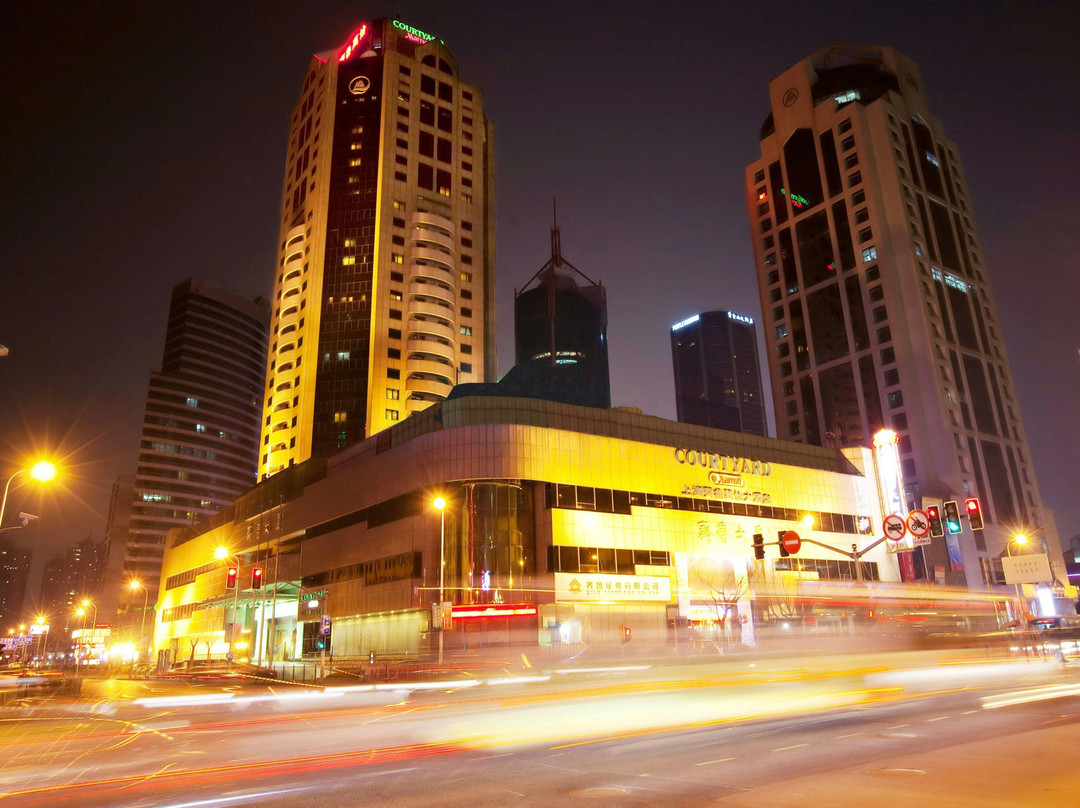 上海齐鲁万怡大酒店主图