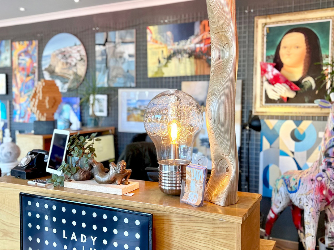 Lady in Red - Galeria de Arte-波尔蒂芒必去景点